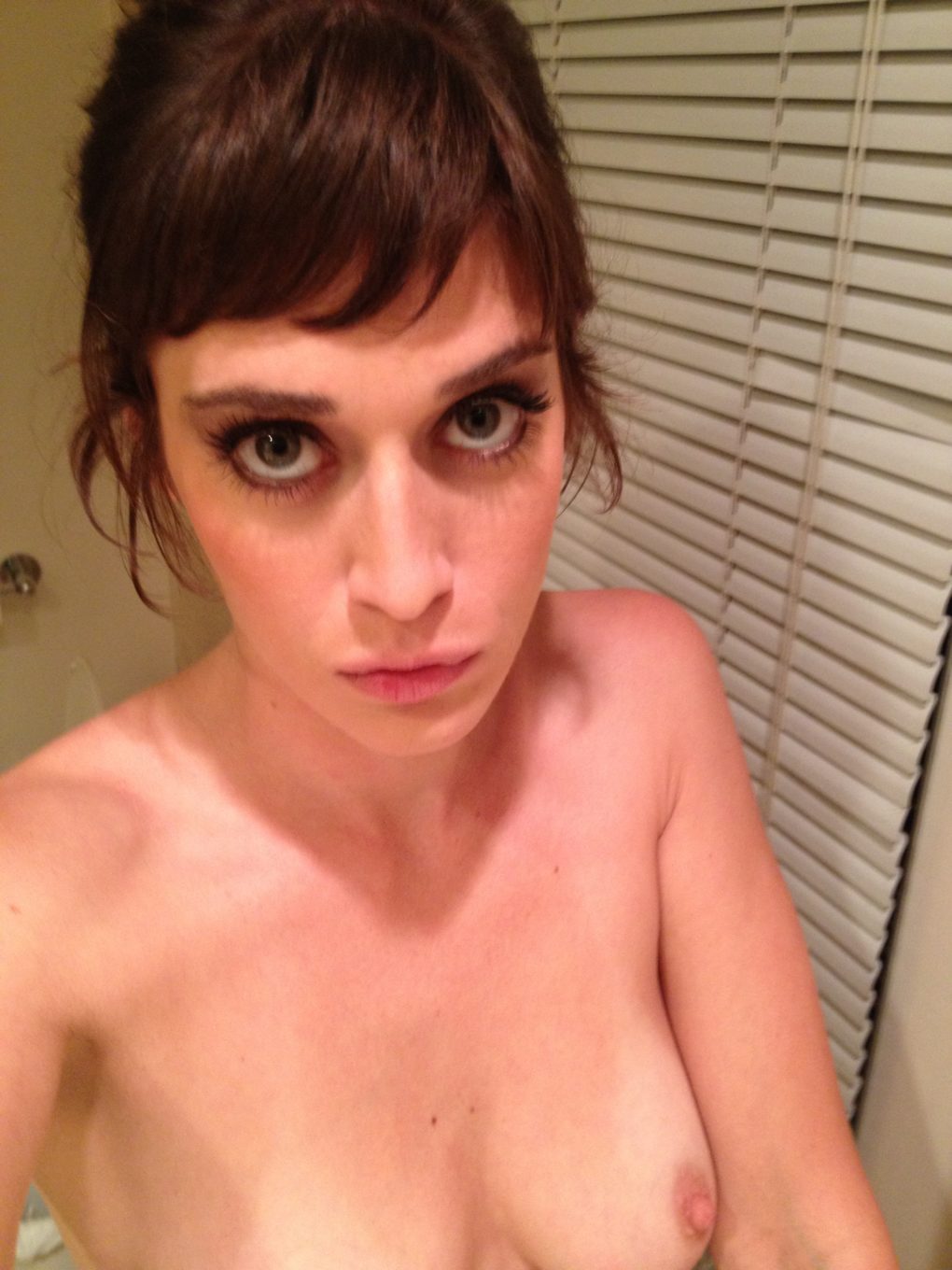 Lizzy Caplan Hacke Fotos De Desnudas Filtradas Famosas