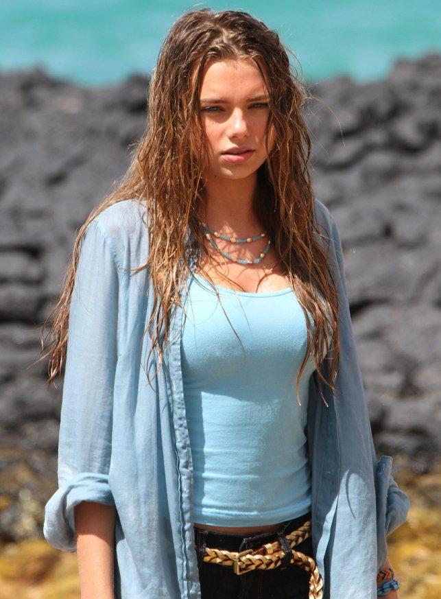 Indiana Evans sin ropa