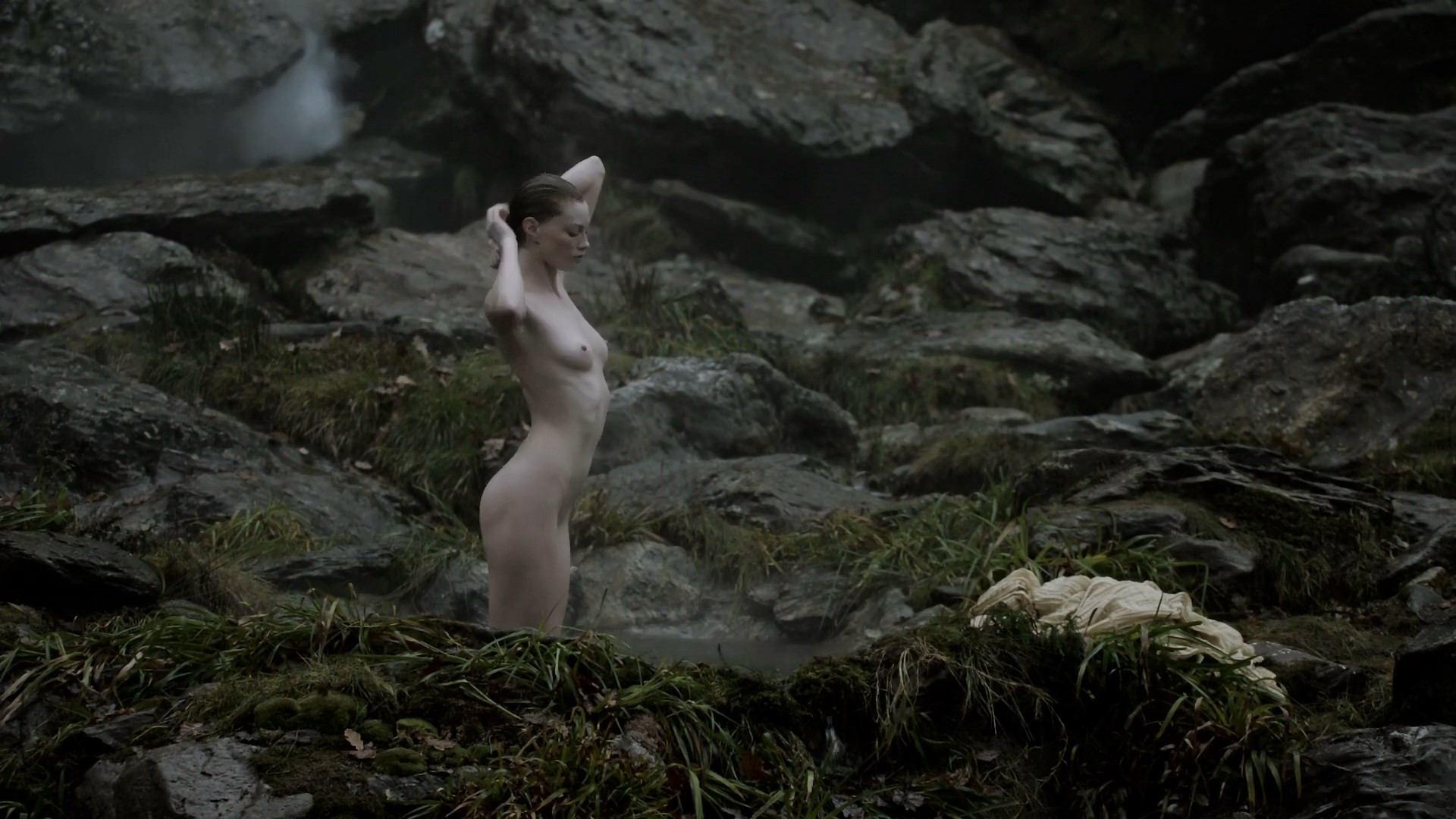Alyssa Sutherland desnuda porno
