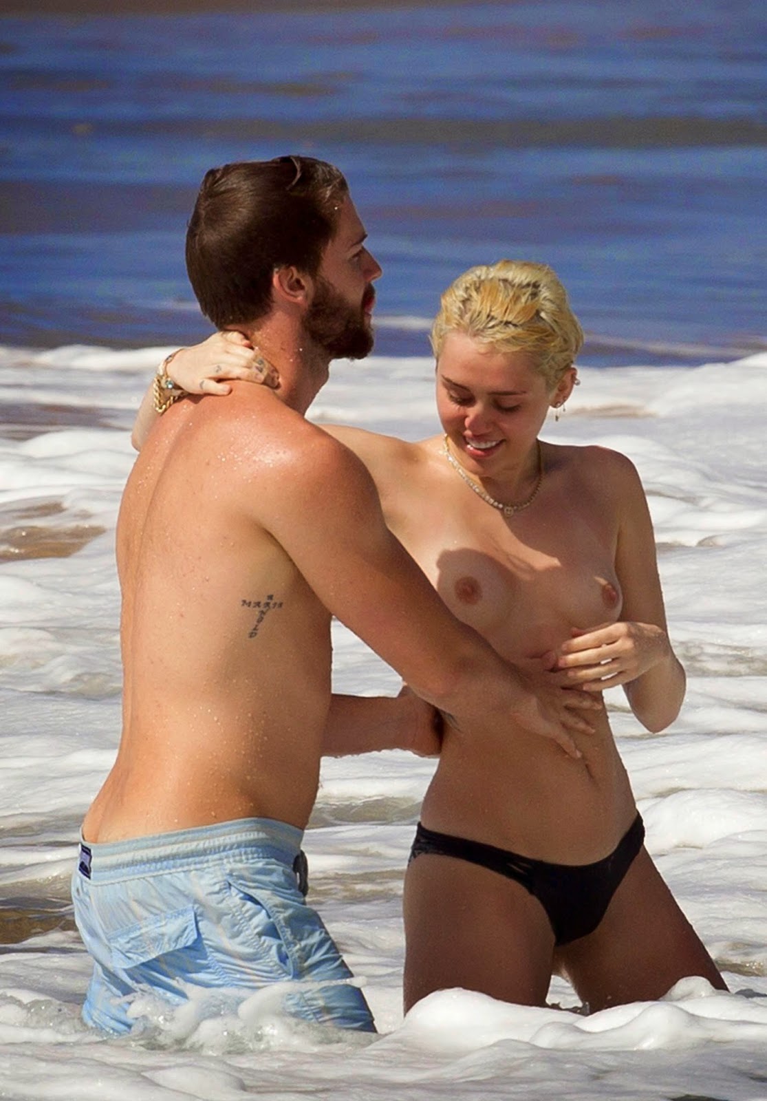 Miley Cyrus desnuda gratis