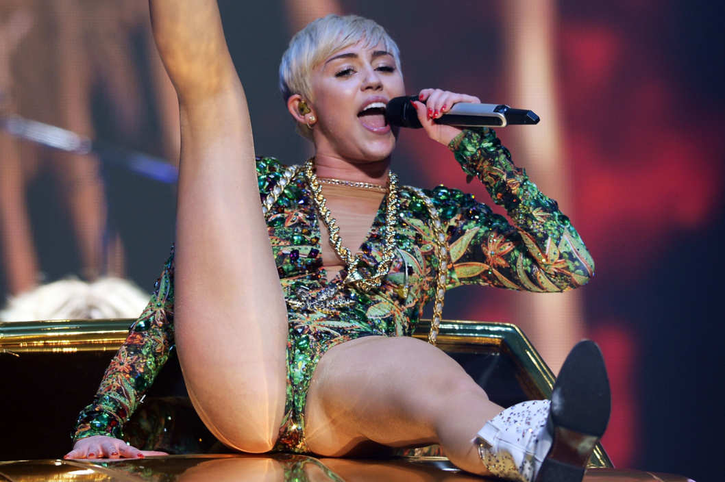 Miley Cyrus desnudarse