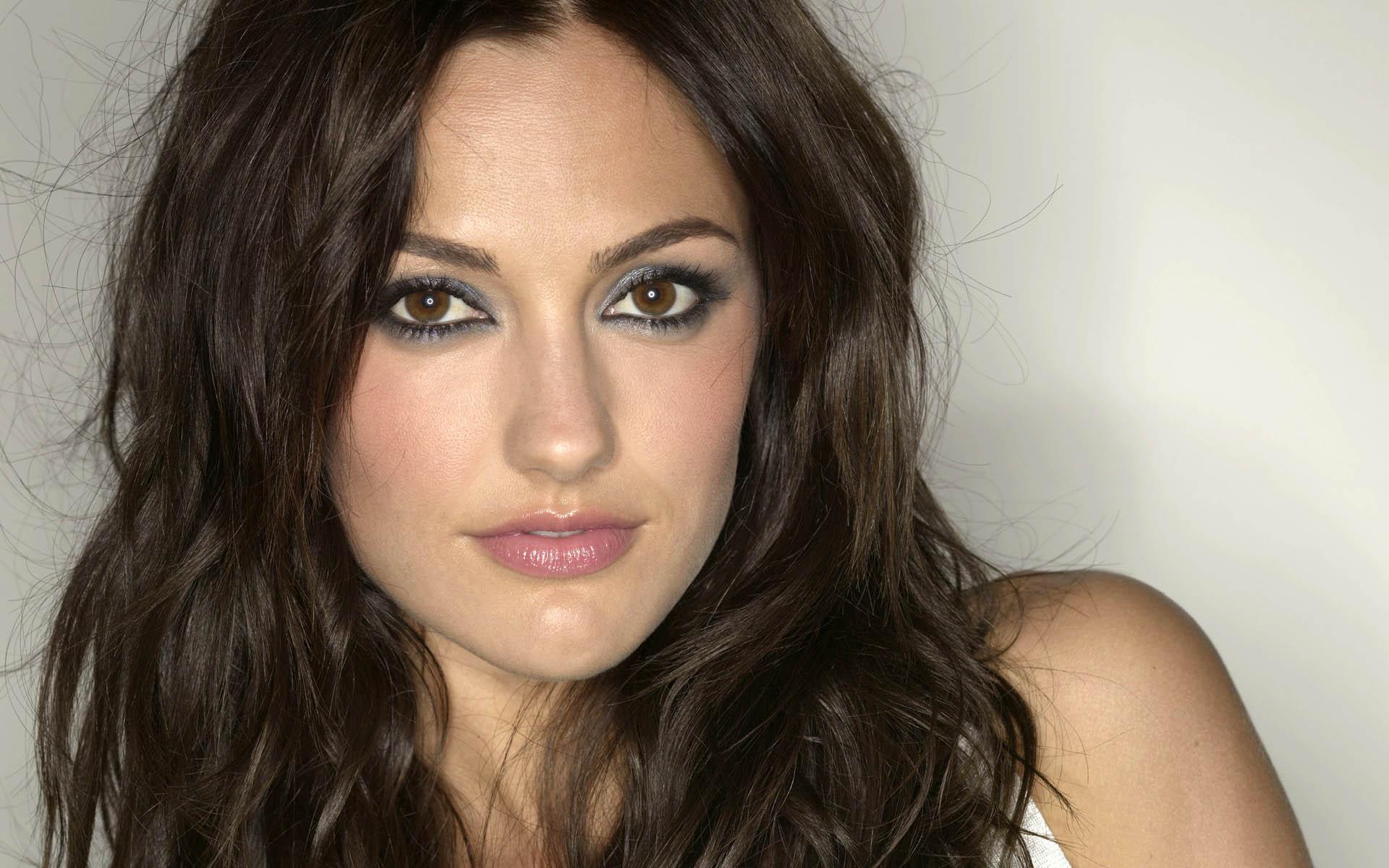 Minka Kelly desnuda muestra las tetas, culo, y coño – Filtradas Famosas