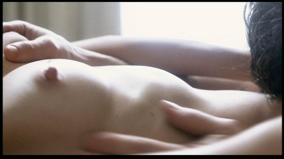 Naomi Watts desnudo en la cama