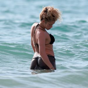 Shakira pillada desnuda